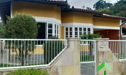 Casa com 2 Quartos Área Gourmet no Cond. Village, que tem Piscina, Lago e Campo em Ipiabas