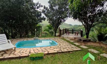 Sitio com 20.000 m2, na sede com 4 quartos, 2 suites, piscina e area gourmet em Ipiabas