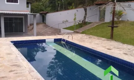 Casa com 4 quartos, piscina, area gourmet, lago no Residencial Sitio da Neblina em Ipiabas
