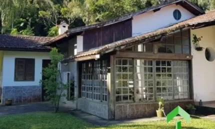 Sitio com 2 Casas, Piscina, Área Gourmet, Pasto, Plantio de Eucalipto com 16 Alqueires