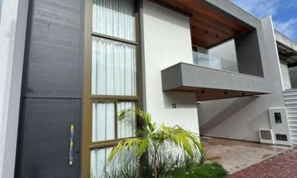 Casa em Condomínio para Locação em Lauro de Freitas, Buraquinho, 4 dormitórios, 4 suítes, 5 banheiros, 2 vagas