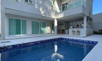 Linda Casa no Genesis 01 - 4 Suítes e Excelente Área de Lazer!