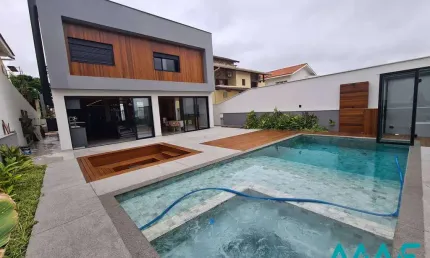 Casa Moderna e Integrada com 6 Suítes em Alphaville