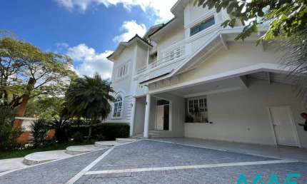 Casa 5 Suítes - Venda ou Locação no Alphaville Zero - Reformada - Permuta!