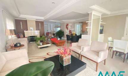Casa Ampla no Residencial 18 do Forte em Alphaville