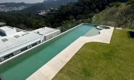 Casa Maravilhosa com Vista Livre - Tambore 10 - 1100m2 Terreno - Mobiliada!