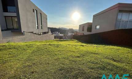 Lindo Lote de Esquina com Leve Declive no Genesis 02