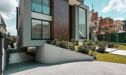 Casa Nova com Vista Livre no Gênesis 2 - Estuda Permuta