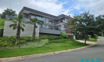 Casa de Esquina no Residencial Campos do Conde em Alphaville - Maravilhosa!