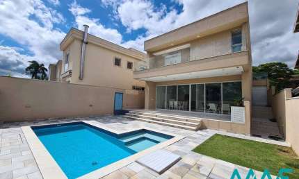 Casa Semi-Nova - Preço de Oportunidade - 4 Suítes - Estuda Permuta!