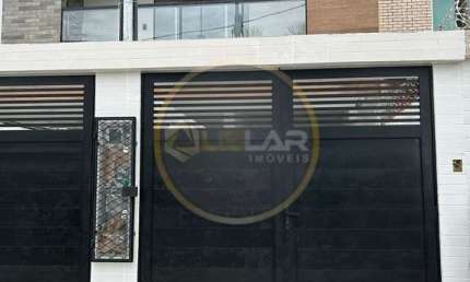 Casa Nova Sobreposta Térrea com 3 dorms e quintal -  Marapé / Santos