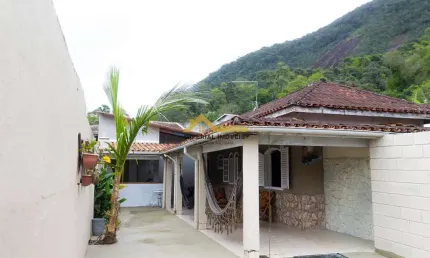 Á venda - casa com 3 domitórios no sumaré - caraguatatuba/sp