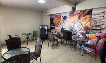 Excelente Oportunidade - Prédio Comercial 8 lojas e 8 aptos 2 e 3 qtos no Centro de Valparaiso.