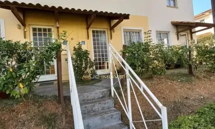 Lazer e Qualidade de Vida no Jardim Cristina: Sobrado no Condomínio Santa Felicidade com Piscina!