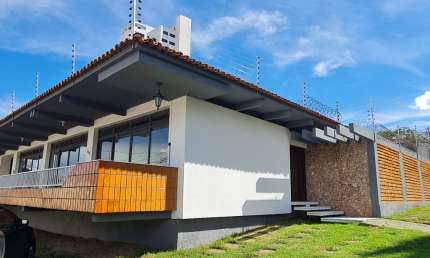 Casa comercial com 8 salas para alugar no Centro, Cuiabá 