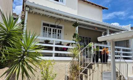 Casa a venda com 4 quartos 1 suíte e 250 m² no bairro do Pechincha, Rio de Janeiro - RJ.