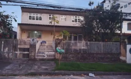 Casa a venda com 4 suítes, 582m² de terreno no centro da freguesia, Rio de janeiro - RJ.