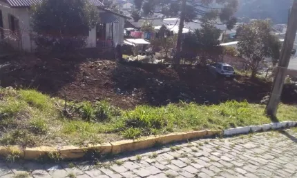 Terreno à venda no Primeiro de Maio, Farroupilha  por R$ 150.000