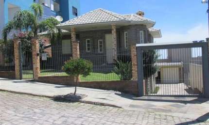 Casa com 3 quartos à venda no Vicentina, Farroupilha , 240 m2 por R$ 900.000