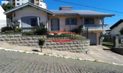 Casa com 3 quartos à venda no Centro, Farroupilha , 216 m2 por R$ 1.385.000