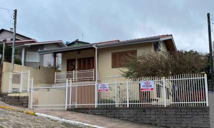 Casa com 3 quartos à venda no Monte Pasqual, Farroupilha  por R$ 560.000
