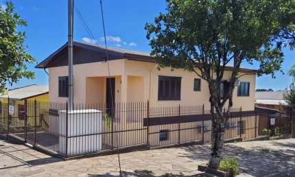 Casa com 4 quartos à venda no Primeiro de Maio, Farroupilha  por R$ 810.000