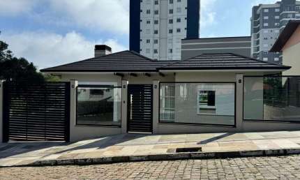Casa com 3 quartos à venda no Imigrante, Farroupilha , 190 m2 por R$ 1.300.000