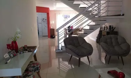 Linda casa alto padrão (290m² útil) com três dormitórios no bairro Jardim Colônia, Jundiaí - SP