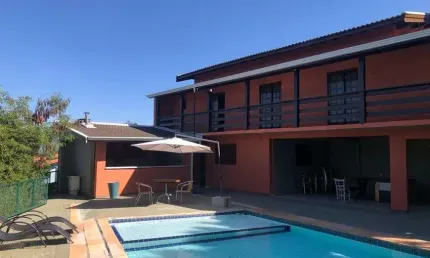 Linda chácara com piscina, 5 quartos, incluindo 3 suítes no bairro Monterrey, Louveira - SP