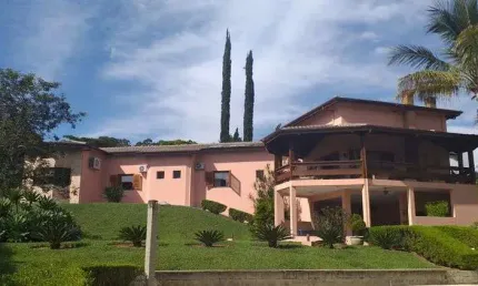 Maravilhosa casa no condomínio Chamonix térrea para venda possui 406 metros quadrados com 4 suítes