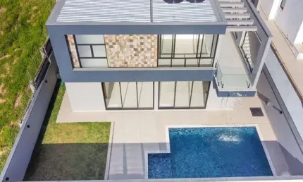 Casa alto padrão em condomínio (255m² útil) com 3 suítes no residencial Terras de Jundiaí
