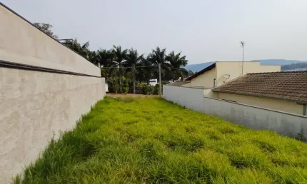 Terreno plano (260m²)  com excelente localização no Villaggio San Marco - Jundiaí/SP