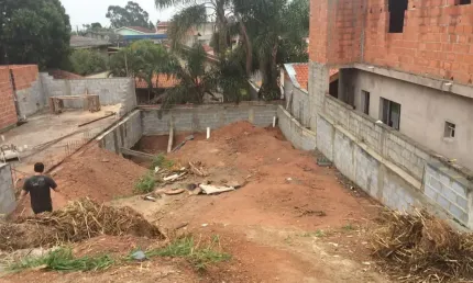 OPORTUNIDADE: Terreno com muro de arrimo e platô prontos no bairro Jardim Celeste, Jundiaí - SP