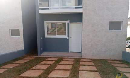 Casa em Condomínio de Luxo em Cotia-SP, Parque Dom Henrique: 3 quartos, 1 suíte, 2 salas, 3 banheiros, 86m², 2 vagas.