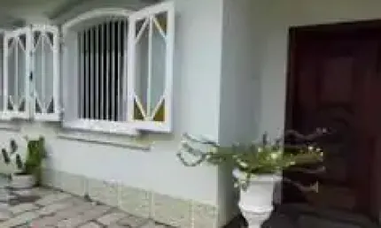 Casa com 3 dormitórios para alugar, 200 m² por R$ 8.000,00/ano - Vila Paraíba - Guaratinguetá/SP