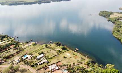 Rancho com terreno molhado para o Rio Paranapanema em Santa Inês Pr