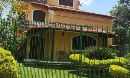 Belíssima Casa Triplex em Estilo Colonial – Praia Linda / São Pedro da alde