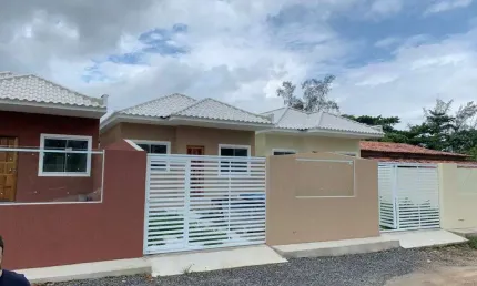 Casas são bem pertinho da Lagoa (praia da Tereza e da pista principal) 