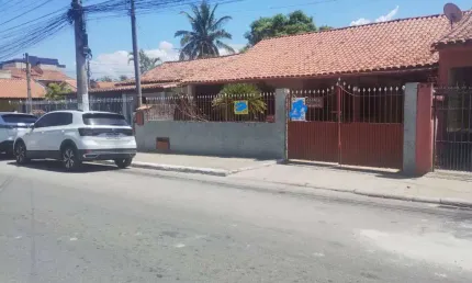 Casa maravilhosa, com PISCINA, em local privilegiado
