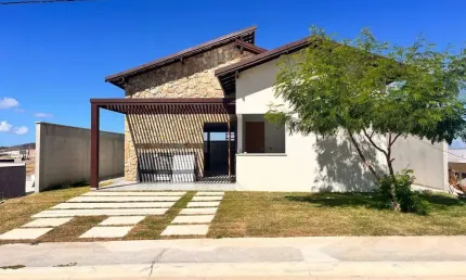 Encantador Imóvel em Estilo Colonial em condomínio residencial