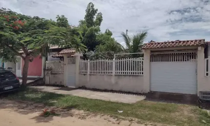 Ótima Casa COM PISCINA a 100mt da Lagoa e Rodovia - São Pedro da aldeia
