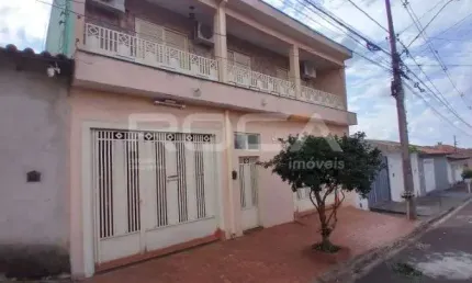 Casa à venda no Jardim Lacerda Chaves em Ribeirão Preto: 3 dormitórios, suíte e 3 vagas de garagem!