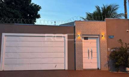 Casa à venda com 4 quartos na Vila das Mangueiras, em Jardinópolis