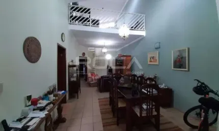 Casa à venda com 3 dormitórios no bairro Vila Ana Maria, em Ribeirão Preto!