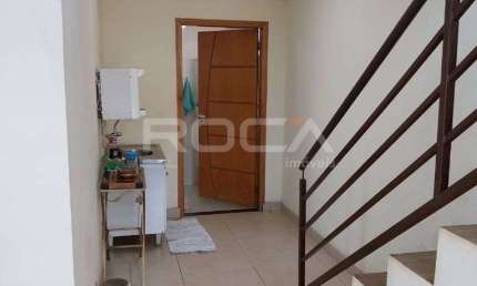 Casa à venda na Vila Virgínia, Ribeirão Preto: ótima localização e espaços amplos!