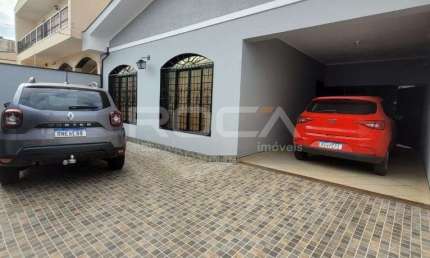 Casa à venda com 3 dormitórios no bairro Sumarezinho, em Ribeirão Preto.