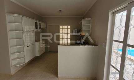 Casa à venda no Jardim Interlagos, Ribeirão Preto - 2 dormitórios, 2 garagens cobertas