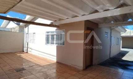 Casa à venda com 3 quartos no bairro Monte Alegre, em Ribeirão Preto.