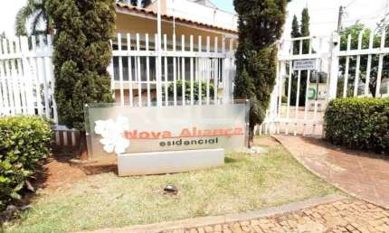 Charmosa casa de 3 dormitórios em condomínio no Jardim Nova Aliança