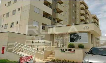 Apartamento padrão com 2 dormitórios e varanda no Parque São Sebastião